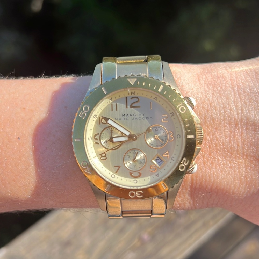 MARC BY MARC JACOBS 'Rock' Round Chronograph Bracelet Watch in GOLD